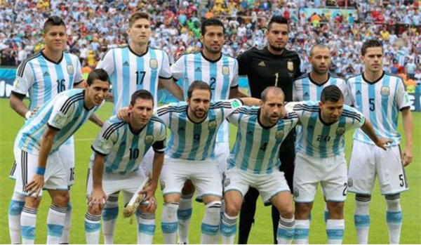 世界杯阿根廷球衣(经典的蓝白色)