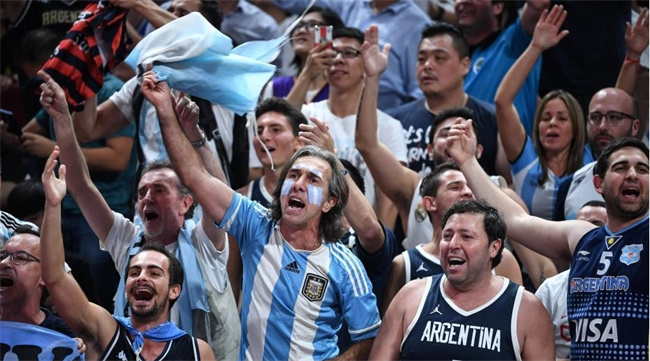 阿根廷国家队球迷有多少 (近乎上亿个)