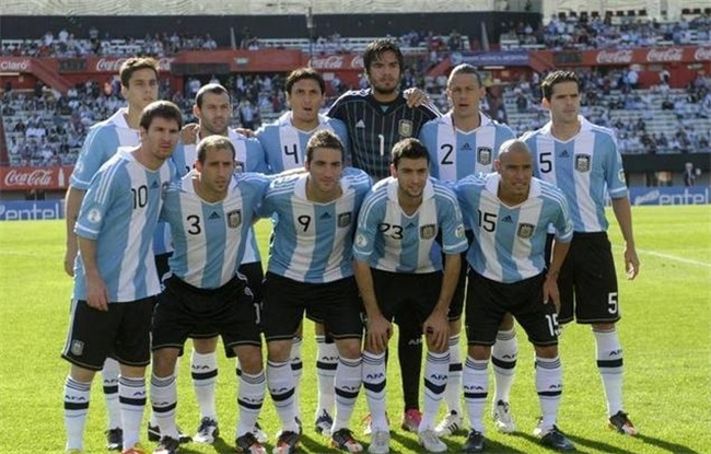 阿根廷足球队服 (阿根廷足球队服颜色)