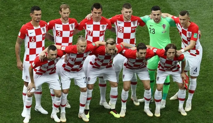 世界杯克罗地亚球衣颜色(红色和白色)