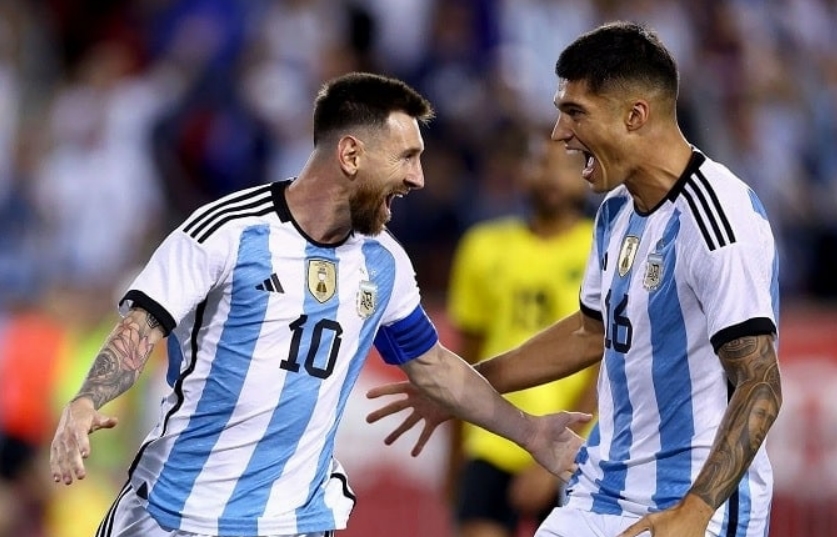 阿根廷对战沙特阿拉伯，梅西点球开场