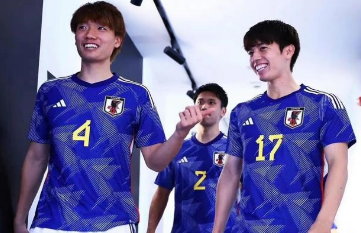 日本国家队球衣（日本国家队球衣采用传统蓝色）