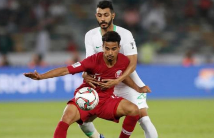 卡塔尔国家队球衣（主场深红，客场白色）