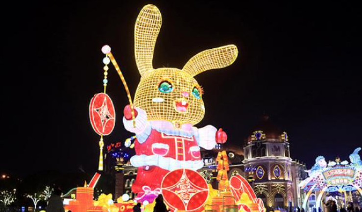 重庆街头巨型兔子灯被市民吐槽太丑 兔年有什么寓意和象征