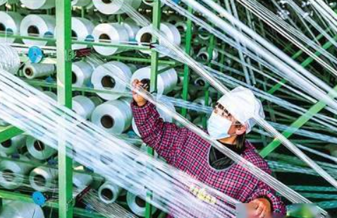 高成本与低需求“泰山压顶”，纺织化纤行业新年度如何破局？