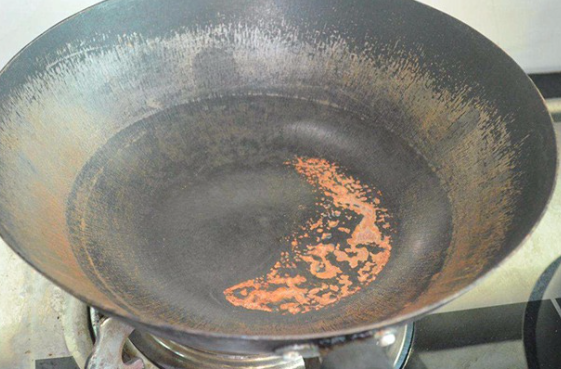 生铁锅生锈了怎么办 生铁锅生锈了煮菜会影响身体吗 消息