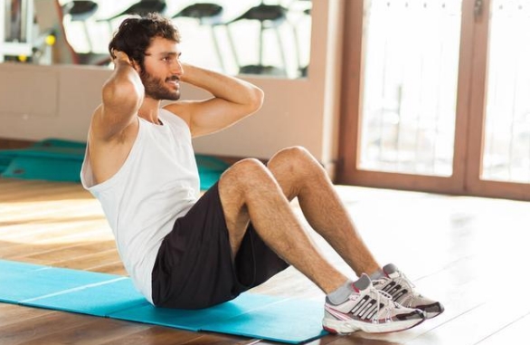 腹肌锻炼要怎么做？三个简单方法让你拥有完美身材