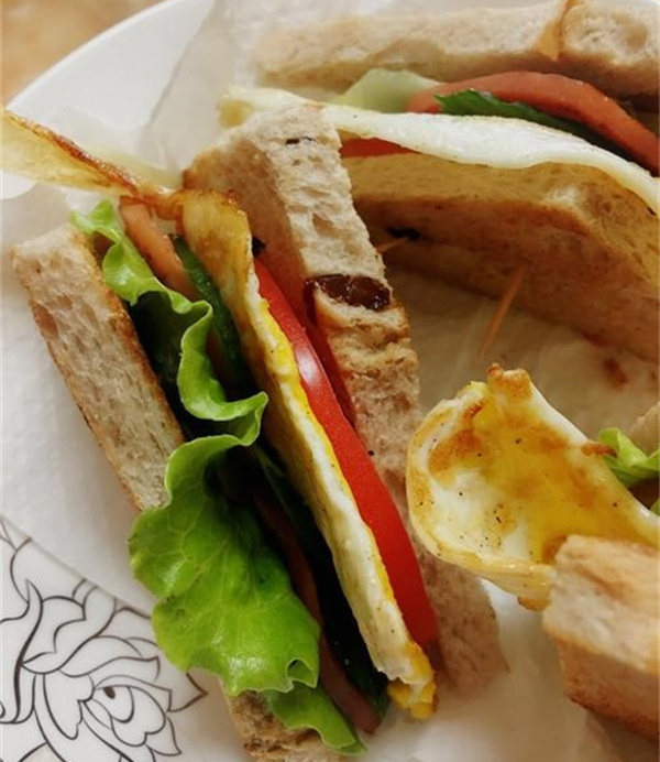 火腿三明治做法是几分钟的事情 自制早餐拥有健康生活