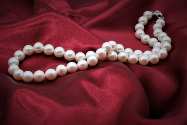 珍珠项链的制作有哪些 讲究亲自动手更有意义