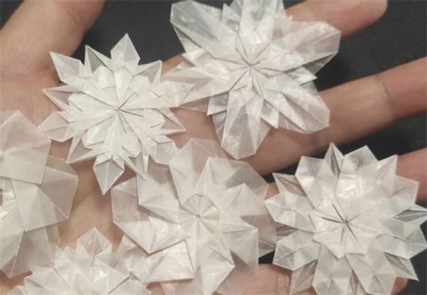 浪漫纸雪花的折纸怎么做