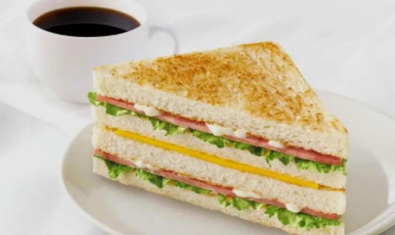 分享火腿三明治的做法 是怎么做的