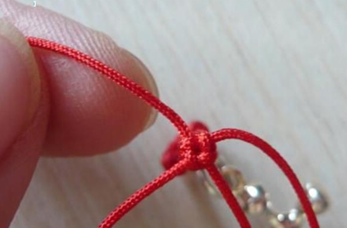 手工编织项链绳子方法 简单大方意义深重