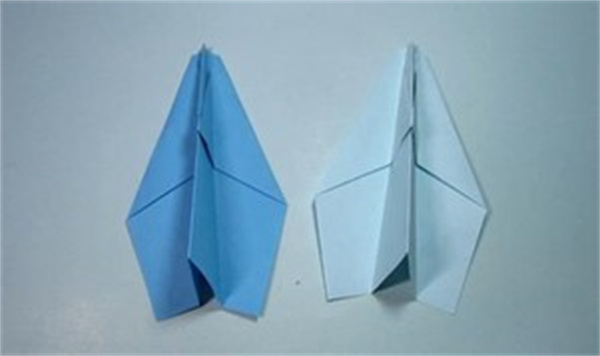 怎么折纸最快纸飞机的 详细折法步骤图解