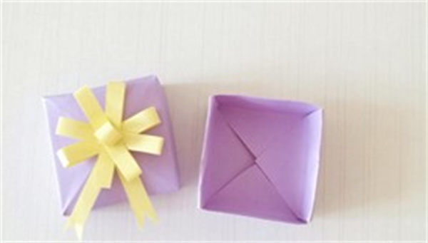 怎么折纸正方形盒子 手工带盖子纸盒的折法