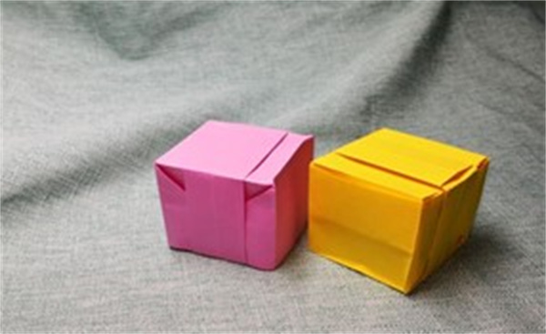 怎么折纸正方形盒子 手工带盖子纸盒的折法
