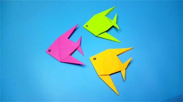 折纸小鱼的方法 小鱼的折法图解
