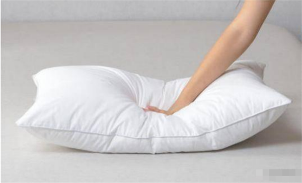 后背痛用什么枕头效果最好 后背痛怎么挑选枕头