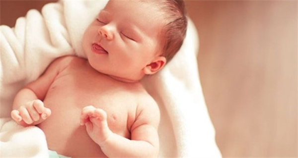 婴儿面霜可以当身体乳用吗  婴儿面霜可以擦眼睛周围吗
