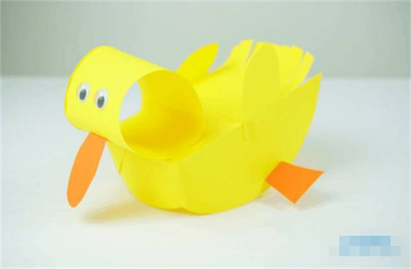 利用光线折射原理手工制作会自动反转的鸭子