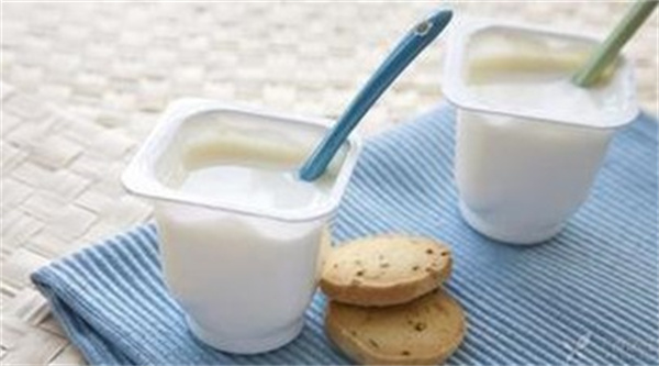 减脂能喝酸奶吗  酸奶适合减肥的时候喝吗