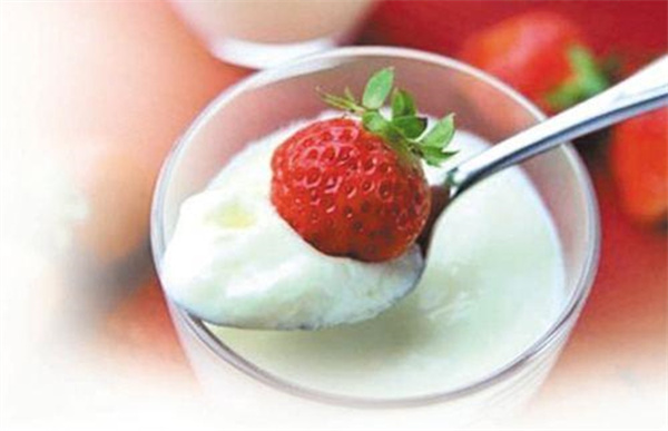 减脂能喝酸奶吗  酸奶适合减肥的时候喝吗