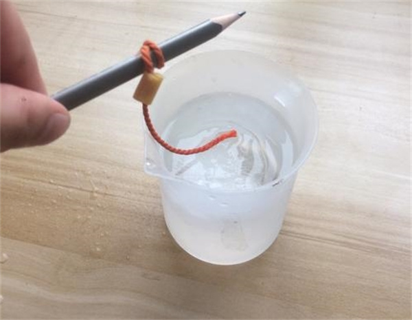 科学小实验钓冰块 用绳子钓起冰块的方法