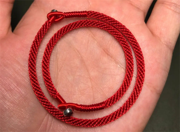 怎么编红绳手链图解 手工编织中国风手链步骤