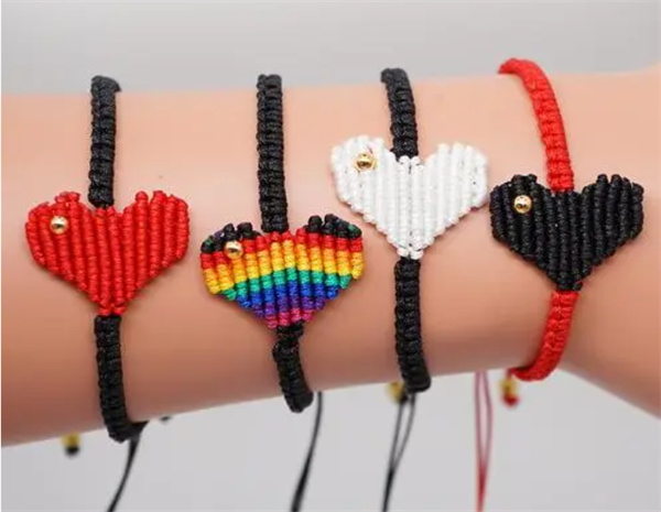 怎么编织爱心图案手链 手工编织漂亮手链教程