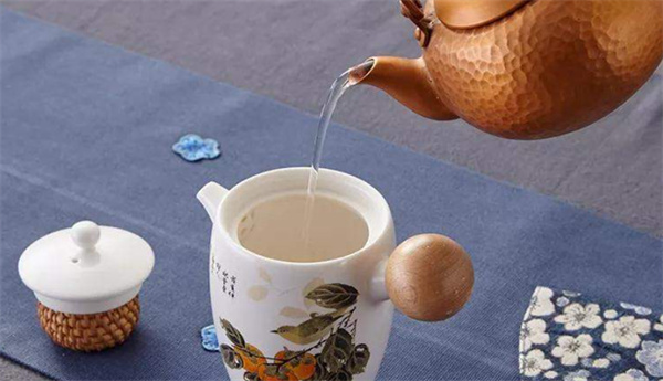 用什么水泡茶最好喝我们替你试了一遍
