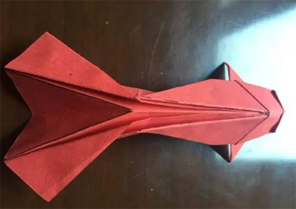 长纸条折金鱼的折法图解 怎么用纸条编金鱼教程
