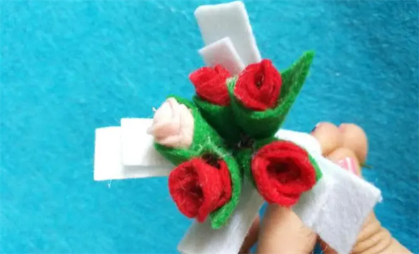 如何制作不织布花朵 手工制作布花的简单教程