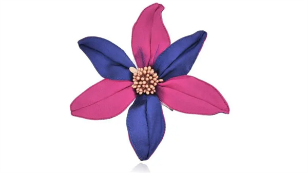 怎么制作布花发夹的方法 手工DIY布艺花朵胸花