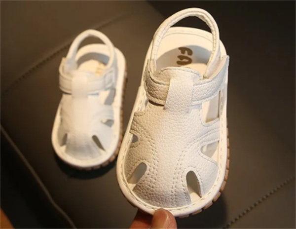 宝宝凉鞋的制作方法 旧包包改造婴儿凉鞋教程