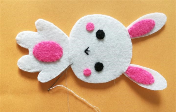 不织布兔子玩偶怎么做 简单手工制作小兔子