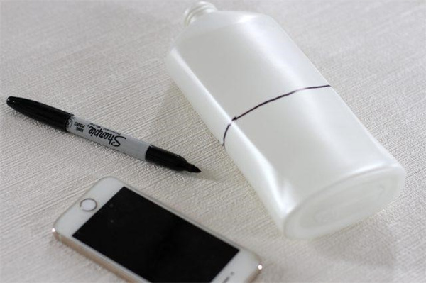 怎么制作手机充电架 塑料瓶手工制作充电架