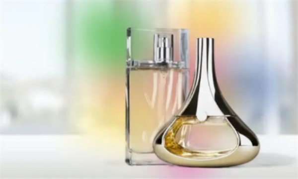 固体香水和液体香水哪个好 固体香水是什么材料