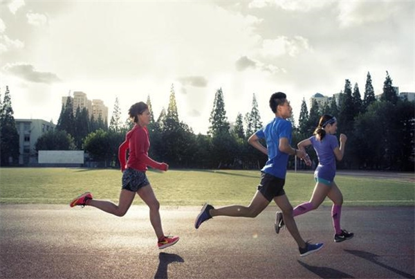 变速跑和匀速跑哪个减肥 减肥应该选择变速跑还是匀速跑