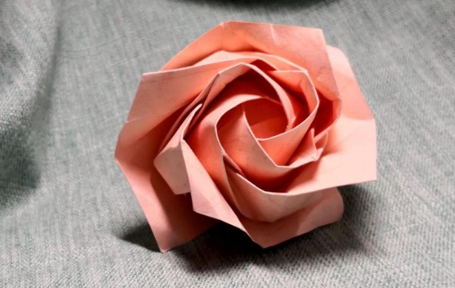 怎么制作卡纸玫瑰花 简单卡纸玫瑰制作方法