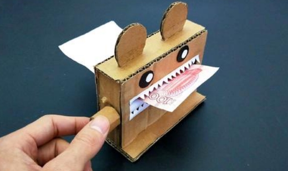 怎么用废纸箱做玩具 纸箱手工制作孩子的玩具