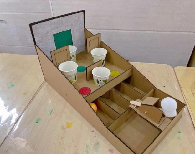 怎么用废纸箱做玩具 纸箱手工制作孩子的玩具