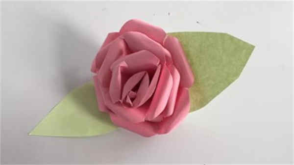 怎么用海绵纸折玫瑰花 海绵纸玫瑰花的折法图解