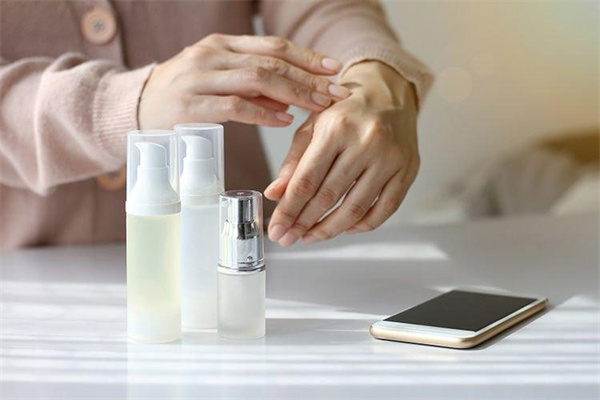 化妆水的使用方法 这样用能更好的拯救你的肌肤