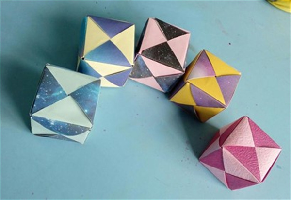 立体折纸制作挂饰 立方体糖果盒折法图解