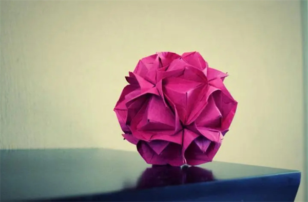 婚礼布置花球DIY教程 手工制作纸花球简单方法