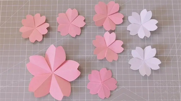 怎么剪纸樱花的方法 樱花的折法和剪法图解