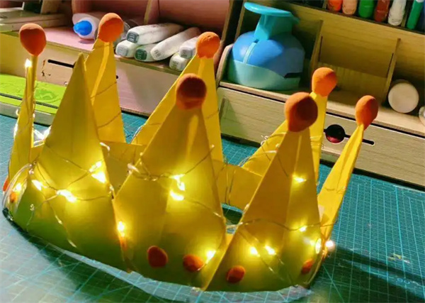 怎么用卷纸芯做皇冠 卷纸芯手工制作宠物皇冠