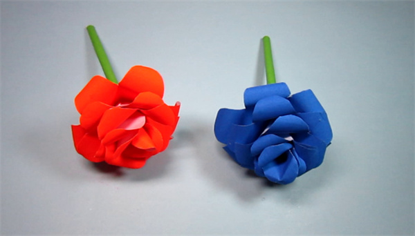 怎么制作纸玫瑰图解 手工制作玫瑰花纸花