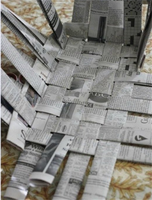 怎么编织收纳盒图解 废报纸编收纳盒的方法