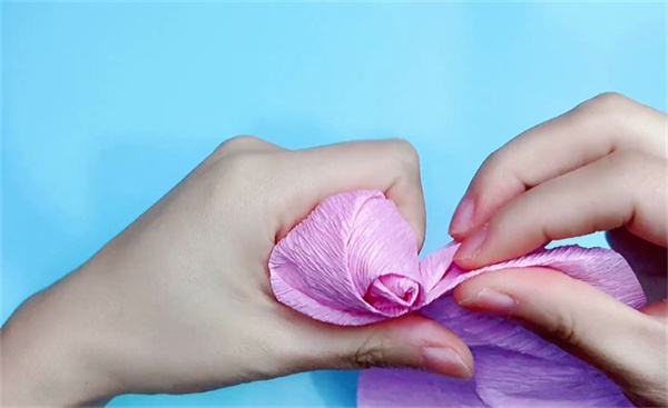 怎么用皱纹纸做花图解 皱纹纸手工制作花朵