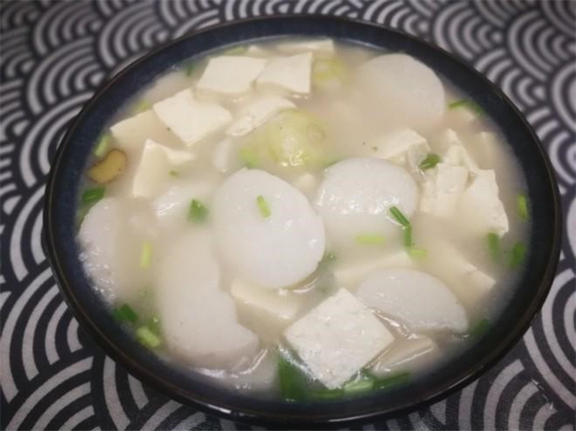 芋艿豆腐汤的做法
